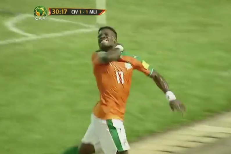 Serge Aurier sauve la vie à un joueur Malien