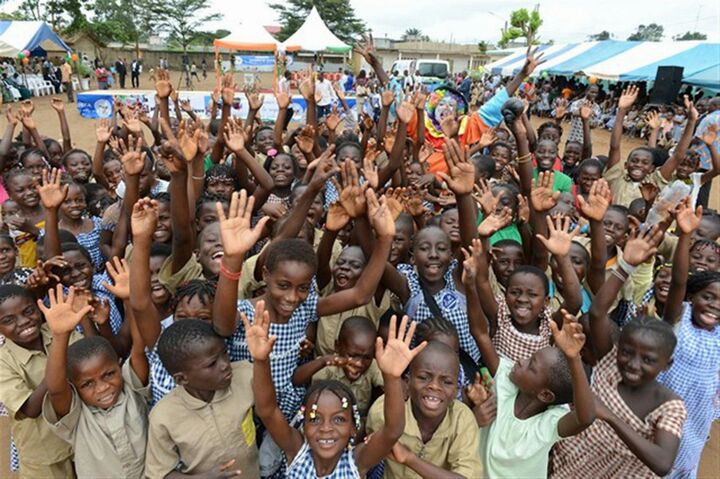 Les cles de l'ecole des Gaous magiciens "Epp Magic Systeme" remis aux autorites de Bangolo