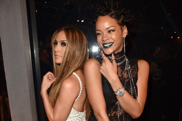 Rihanna, jalouse de la rela­tion entre Drake et Jenni­fer Lopez