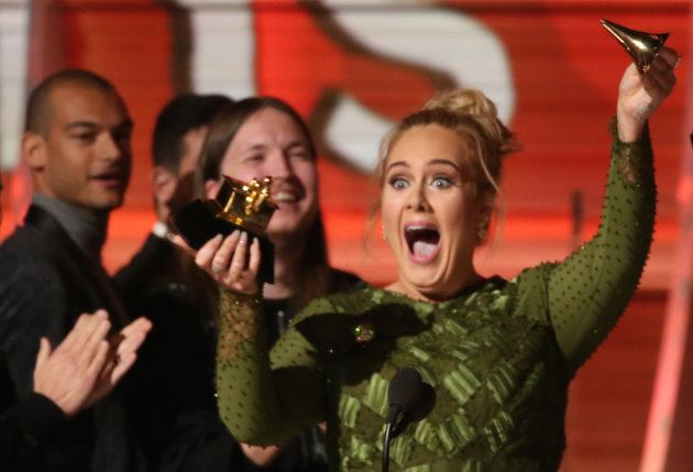 Adèle a cassé son prix en deux  aux Grammy Awards 2017 